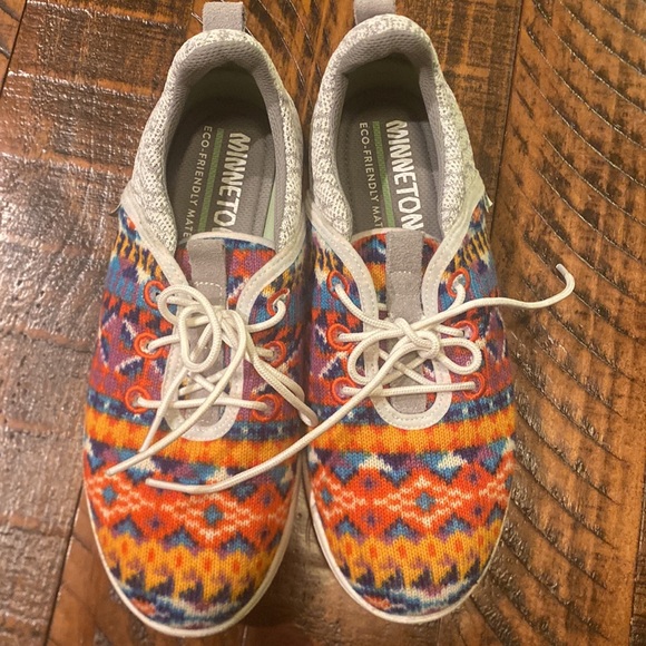 Minnetonka Tennis Shoes - 7 - Picture 2 of 8
